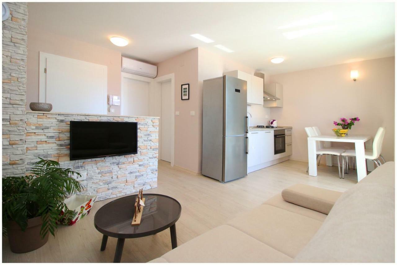 Apartments Silver Beauty Рогозница Экстерьер фото