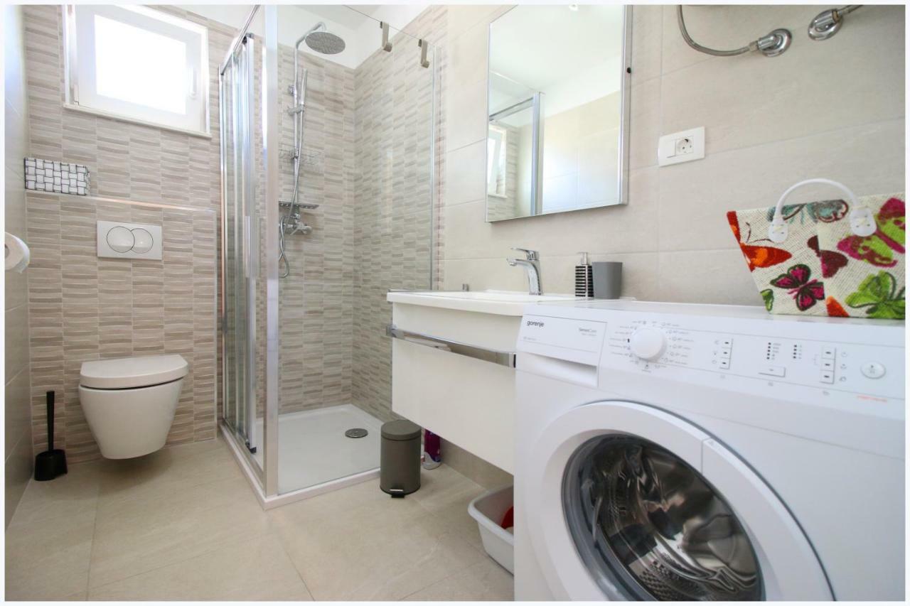 Apartments Silver Beauty Рогозница Экстерьер фото