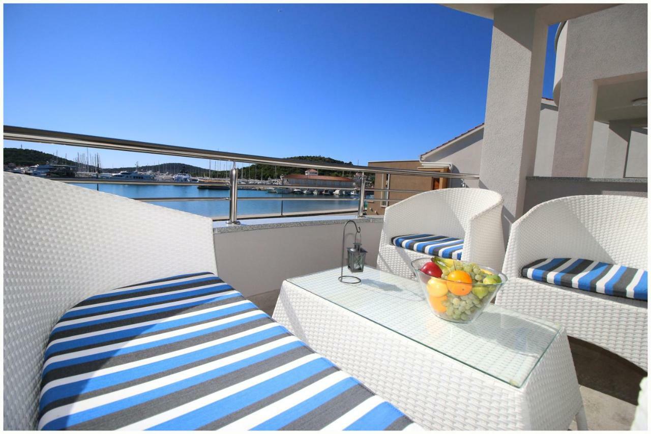 Apartments Silver Beauty Рогозница Экстерьер фото