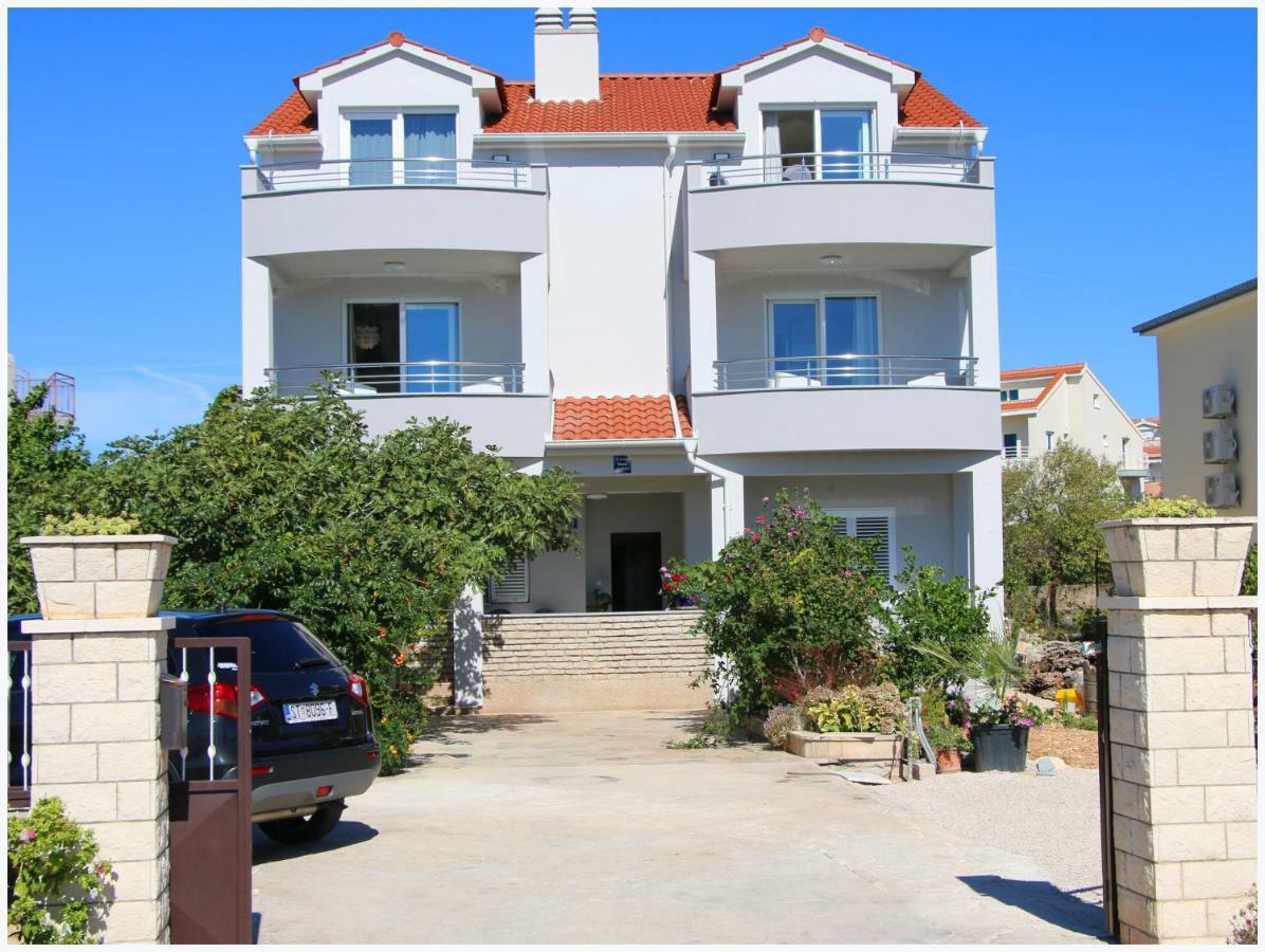Apartments Silver Beauty Рогозница Экстерьер фото